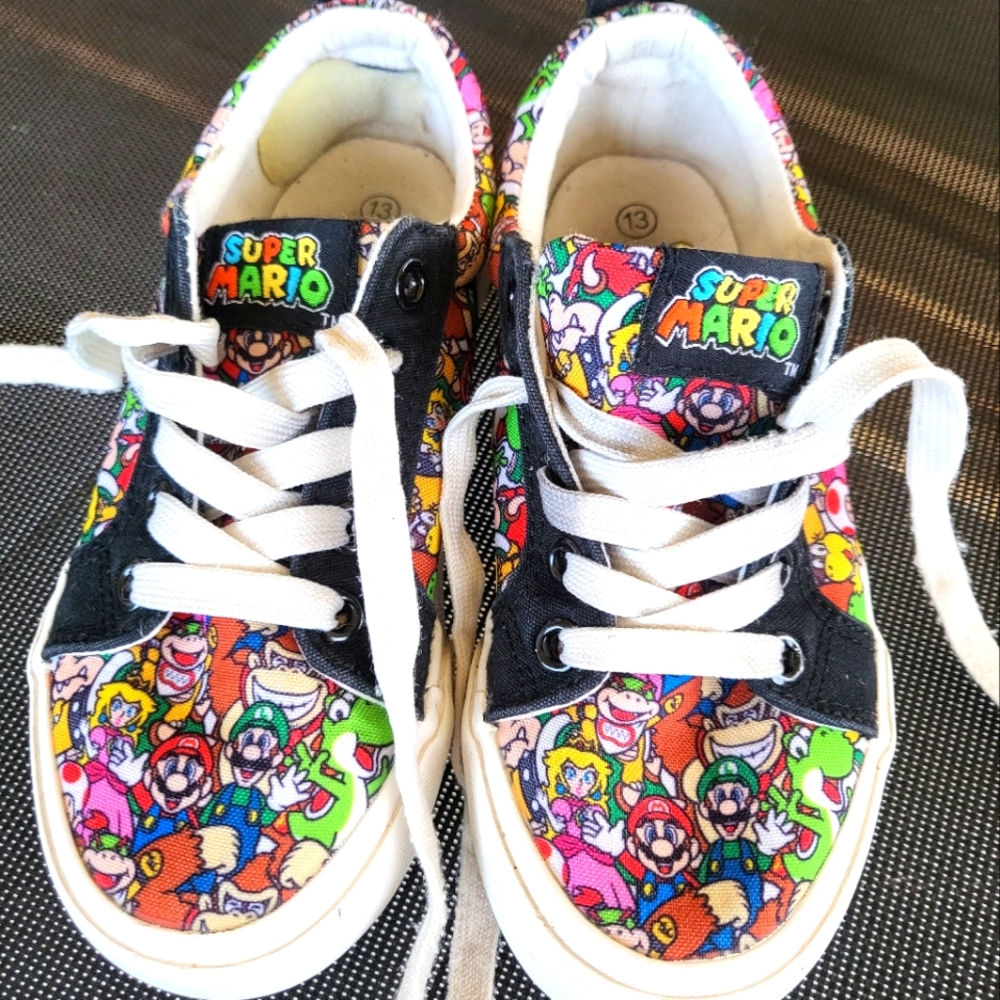 Super Mario kids sz. 13 shoes